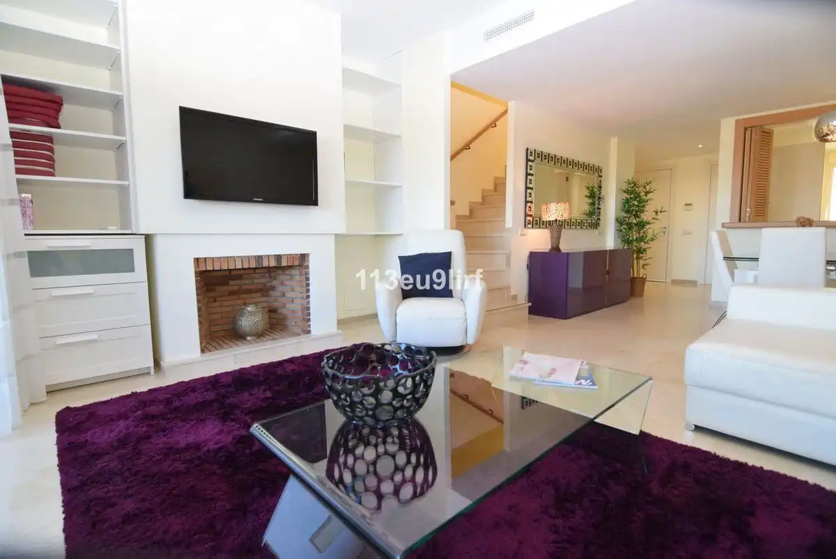 Sala de estar de Casa adosada de alquiler en Mijas con Aire acondicionado, Calefacción y Jardín privado