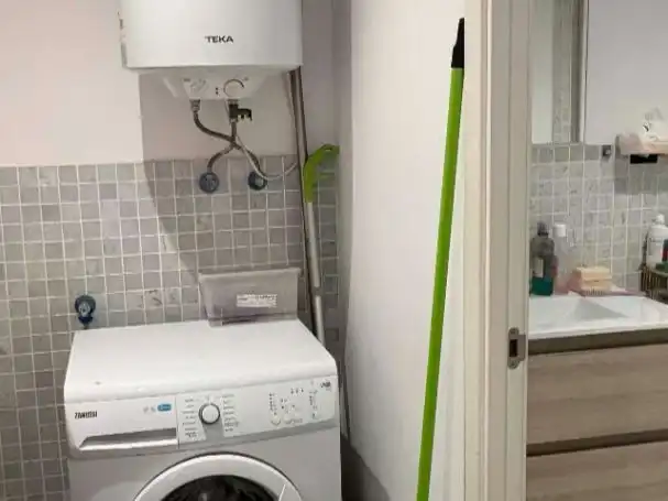 Bathroom of Office for rent in Barcelona  with Air Conditioner