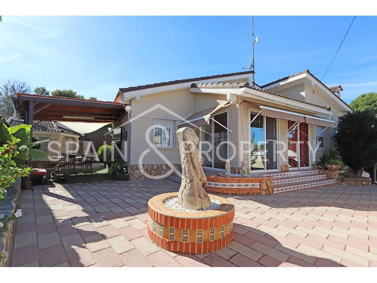 Villa avec piscine à vendre à Montserrat
