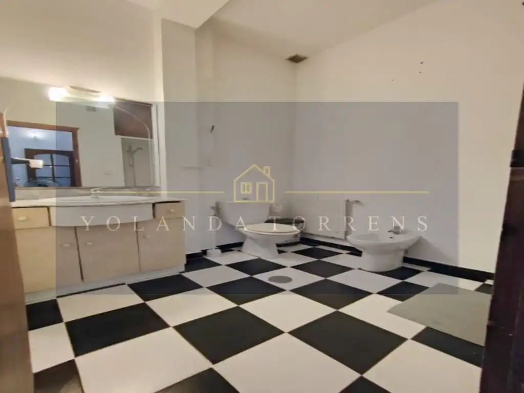 Bany de Casa o xalet en venda en Carmona