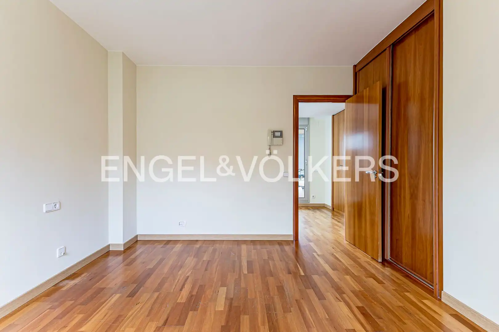 Schlafzimmer von Einfamilien-Reihenhaus zum Verkauf in Barcelona mit Heizung