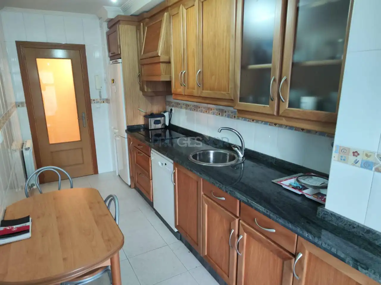 Cocina de Apartamento en venta en San Andrés del Rabanedo con Calefacción, Parquet y Terraza