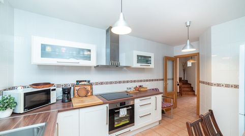 Foto 2 de Casa adosada en venta en Avenida Constitución, Casavieja, Ávila