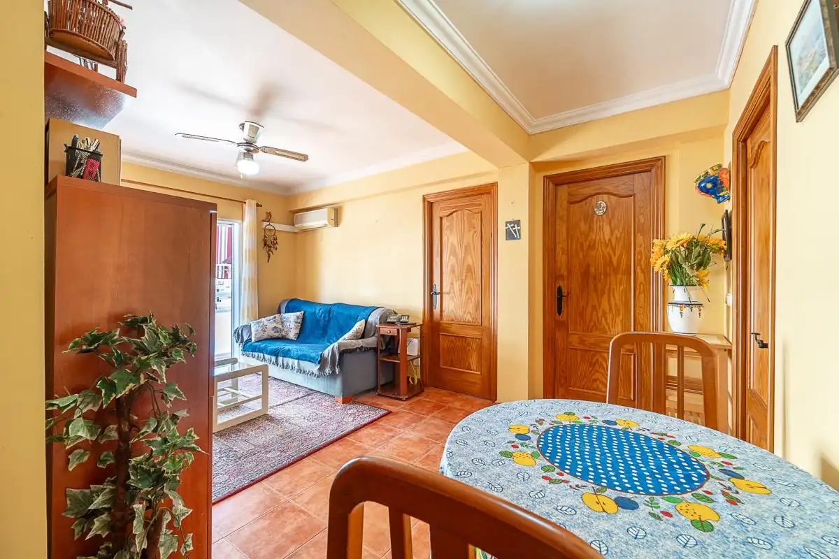 Sala de estar de Piso en venta en Torremolinos con Calefacción, Terraza y Balcón