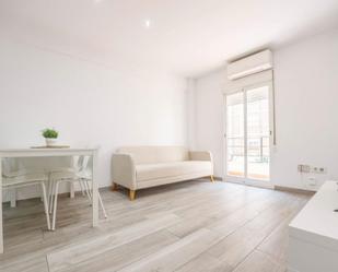 Sala d'estar de Apartament de lloguer en  Valencia Capital amb Aire condicionat, Moblat i Forn