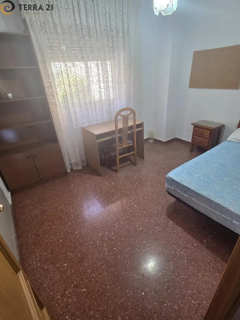 Dormitori de Pis de lloguer en Jaén amb Calefacció, Terrassa i Moblat