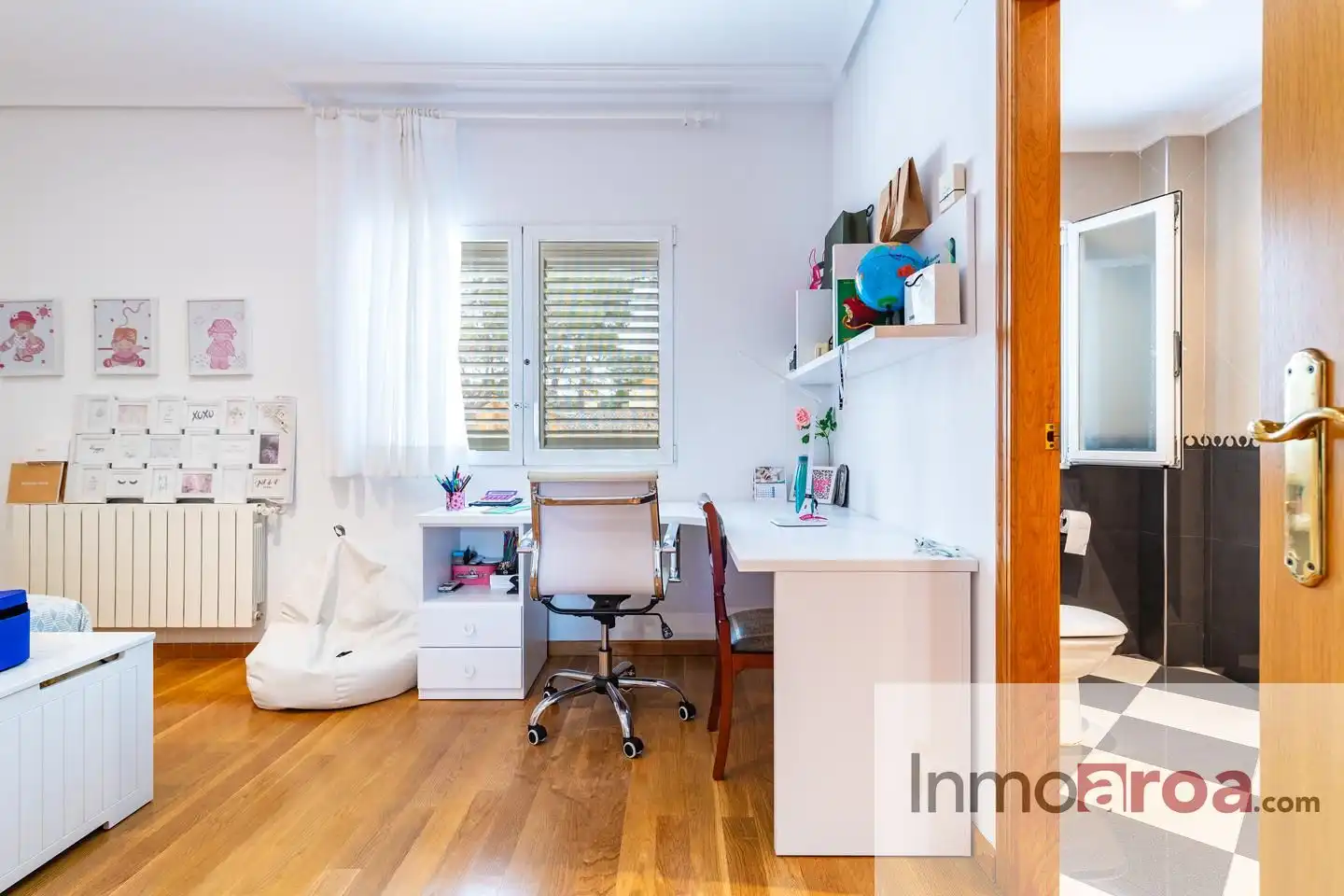 Habitación de Casa o chalet en venta en Paterna con Jardín privado, Terraza y Piscina
