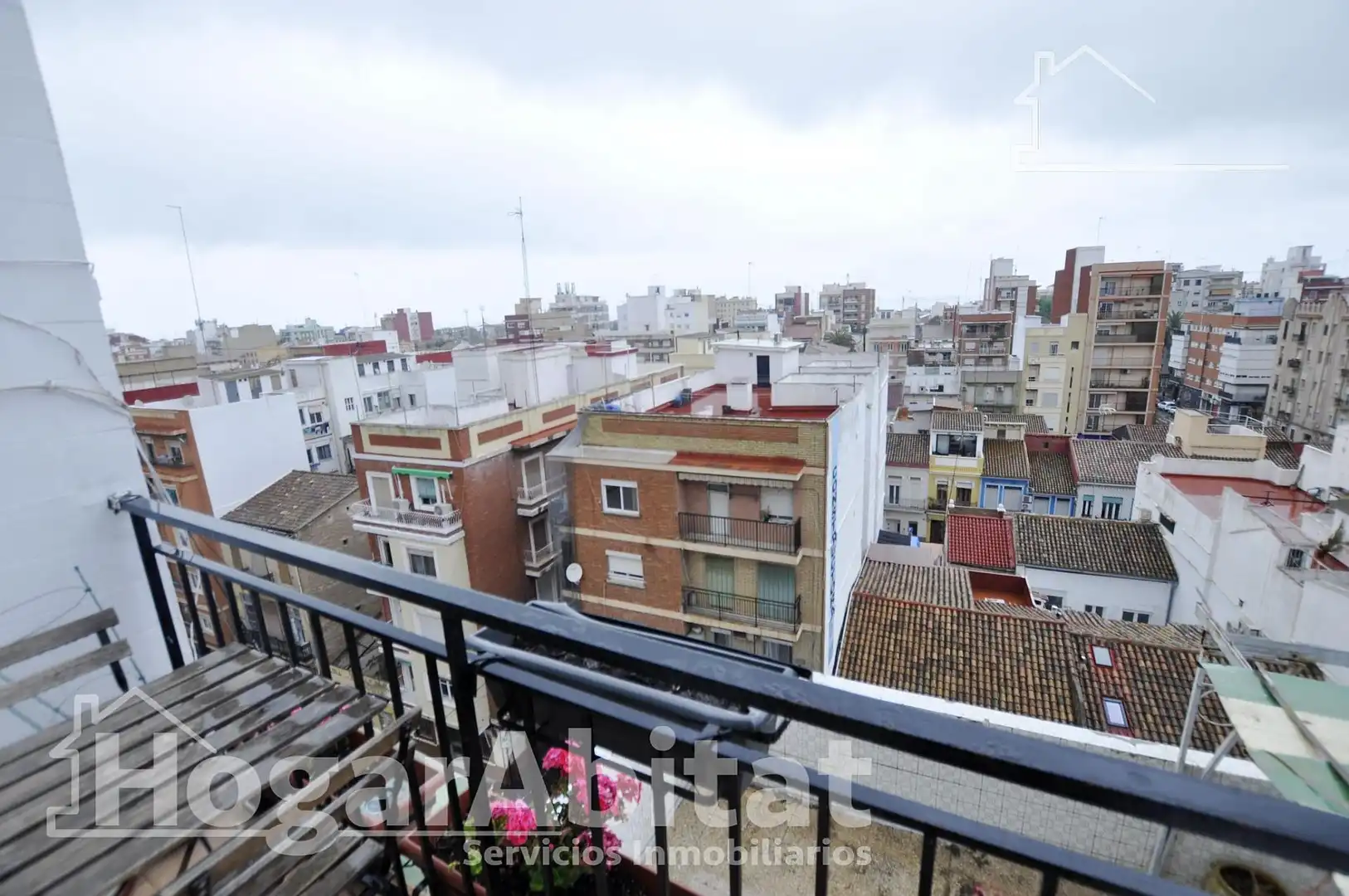 Vista exterior de Pis en venda en Valencia amb Aire condicionat, Moblat i Balcó