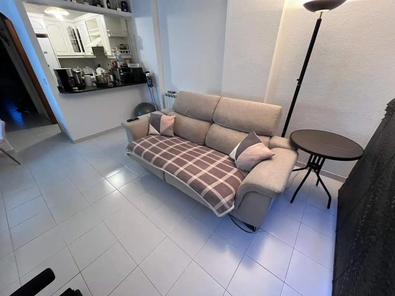 Wohnzimmer von Erdgeschoss zum Verkauf in Arnuero mit Möbliert