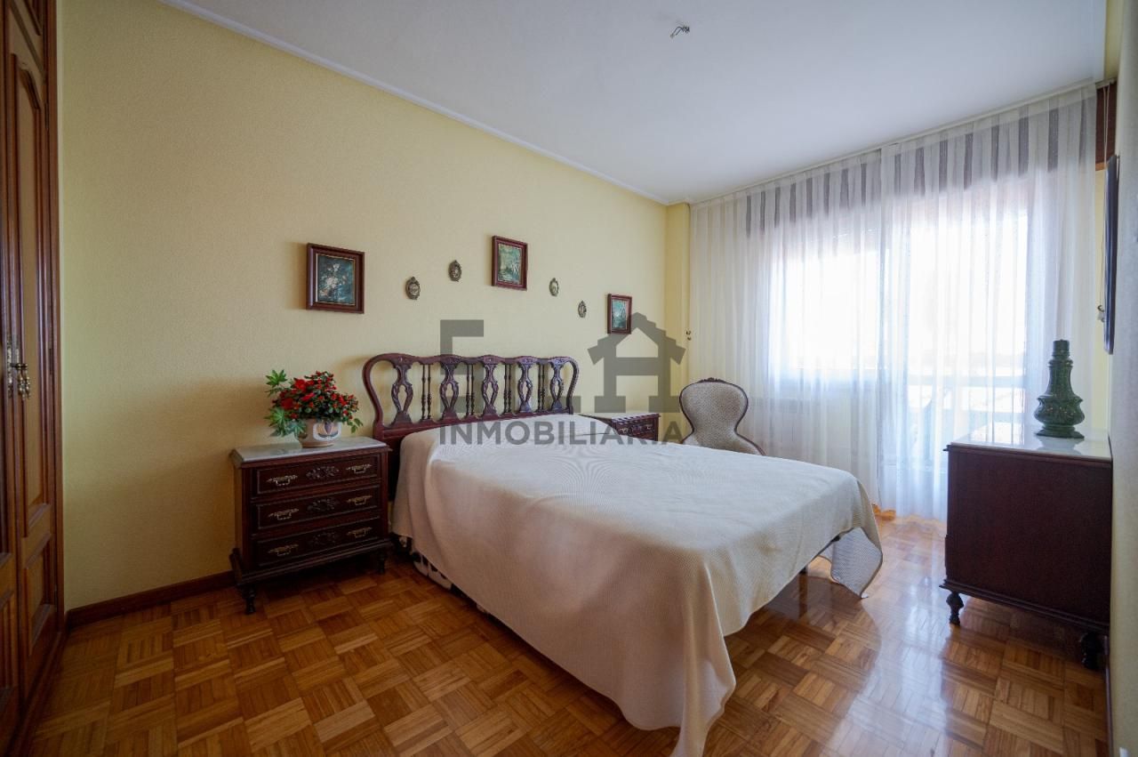 Flat for sale in O Carballiño