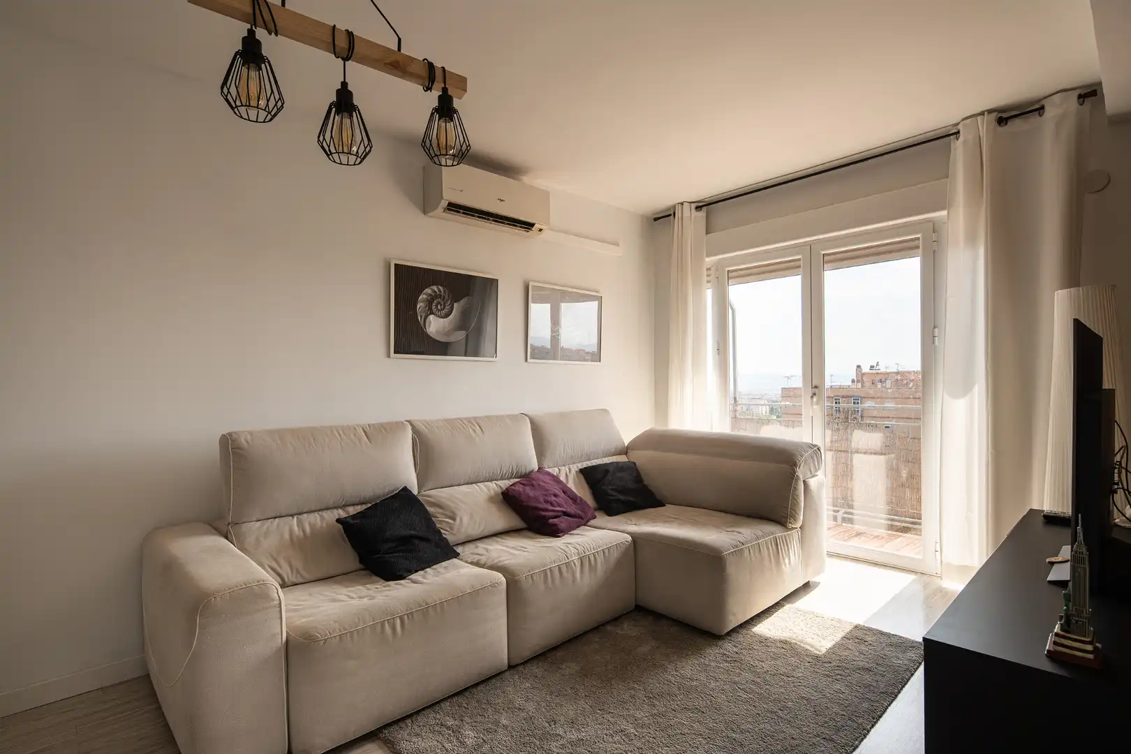 Living room of Flat for sale in Granada  with Air Conditioner, Parquet flooring and Terrace