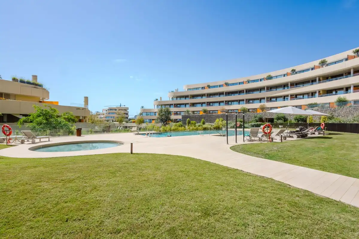 Swimming pool of Flat for sale in Fuengirola  with Air Conditioner, Heating and Terrace