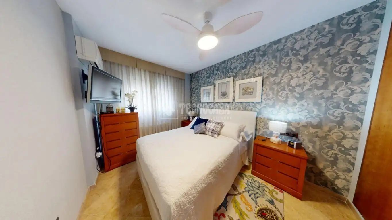 Bedroom of Flat for sale in Valencia  with Air Conditioner, Heating and Balcony