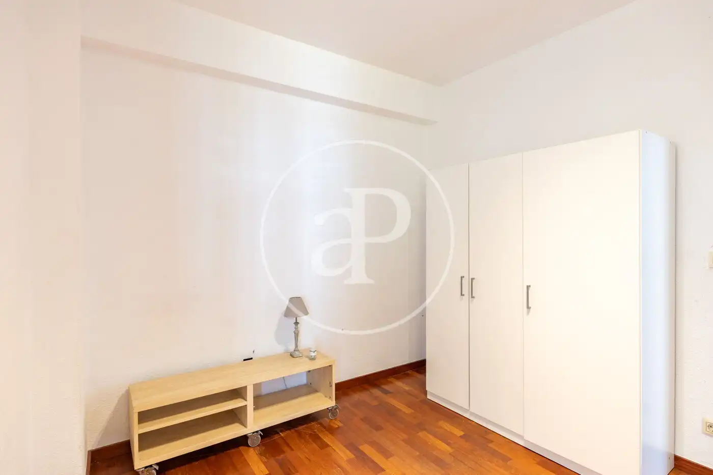 Schlafzimmer von Wohnung zum Verkauf in Barcelona mit Heizung und Privatgarten