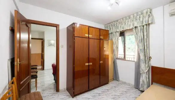 Habitación de Piso en venta en Granada con Calefacción, Terraza y Balcón