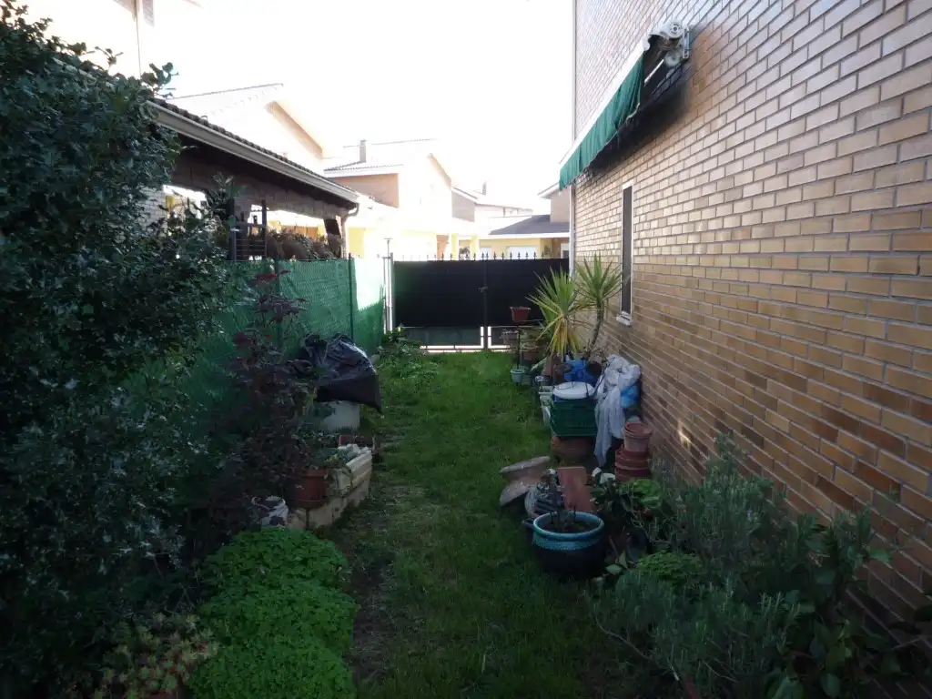 Detached homes for sale in Calle Tras Airas, Carracedelo