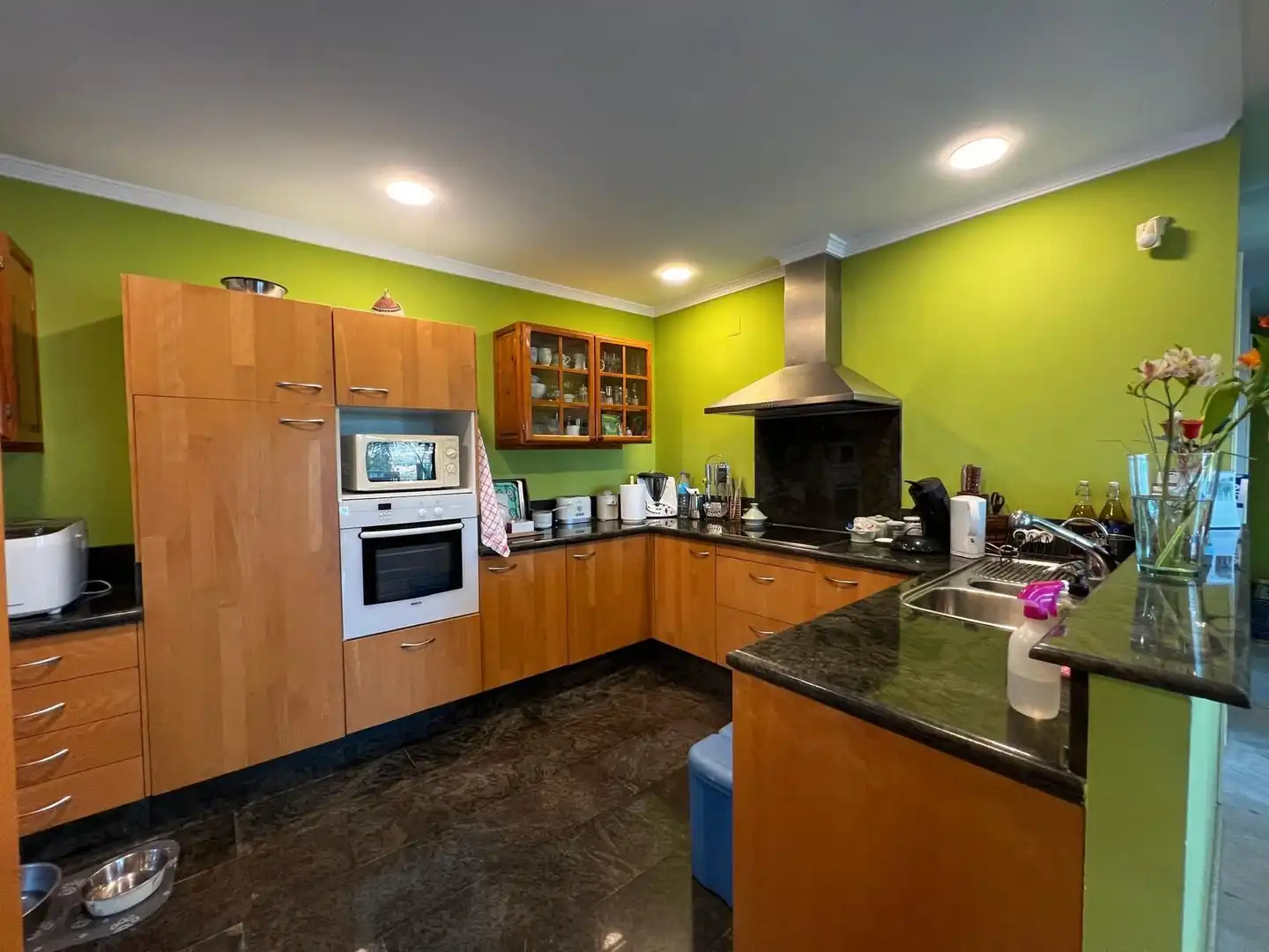 Cocina de Casa o chalet en venta en Vélez-Málaga con Aire acondicionado, Jardín privado y Piscina