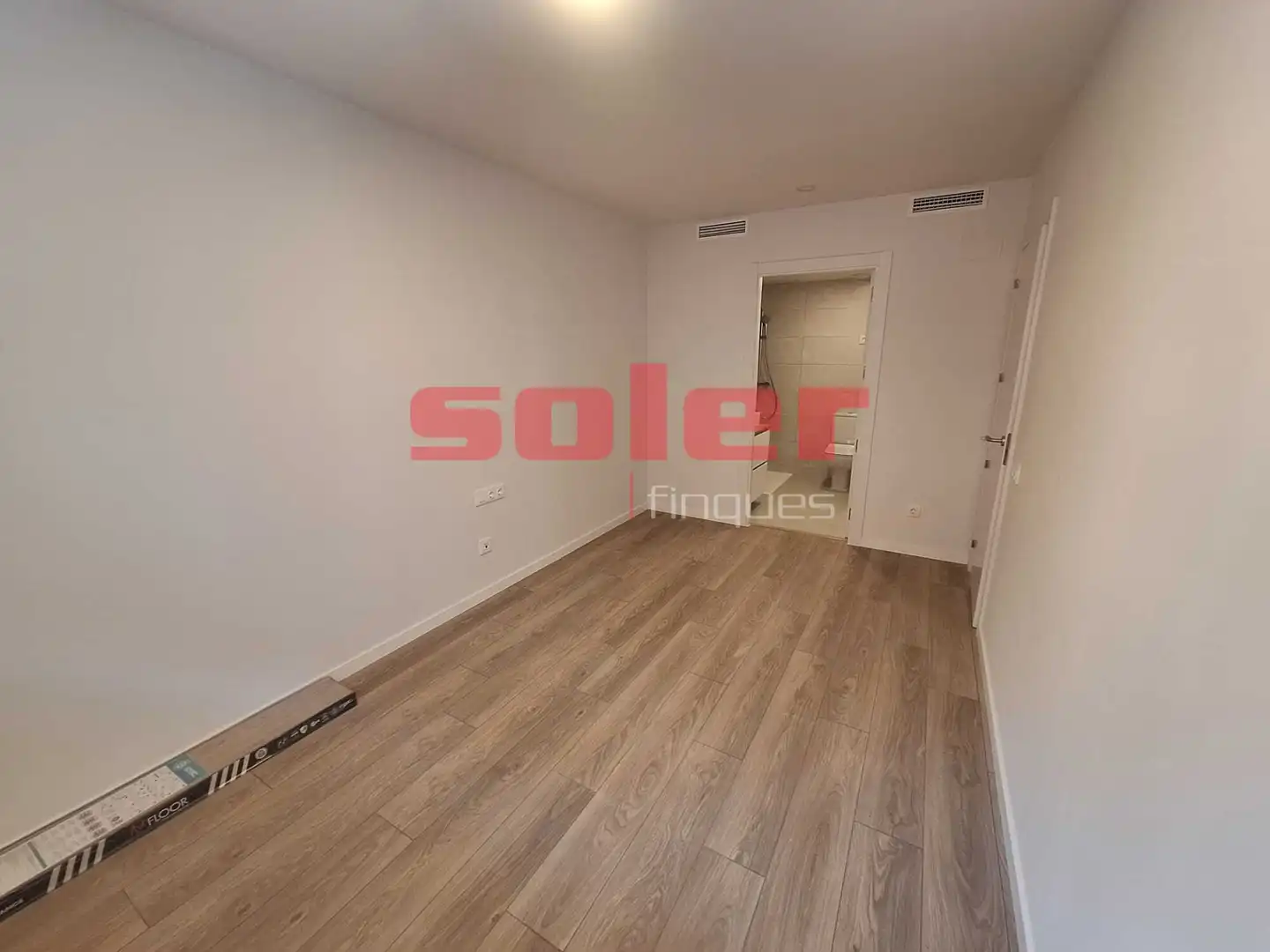 Wohnung zur Miete in Rubí mit Klimaanlage, Heizung und Terrasse