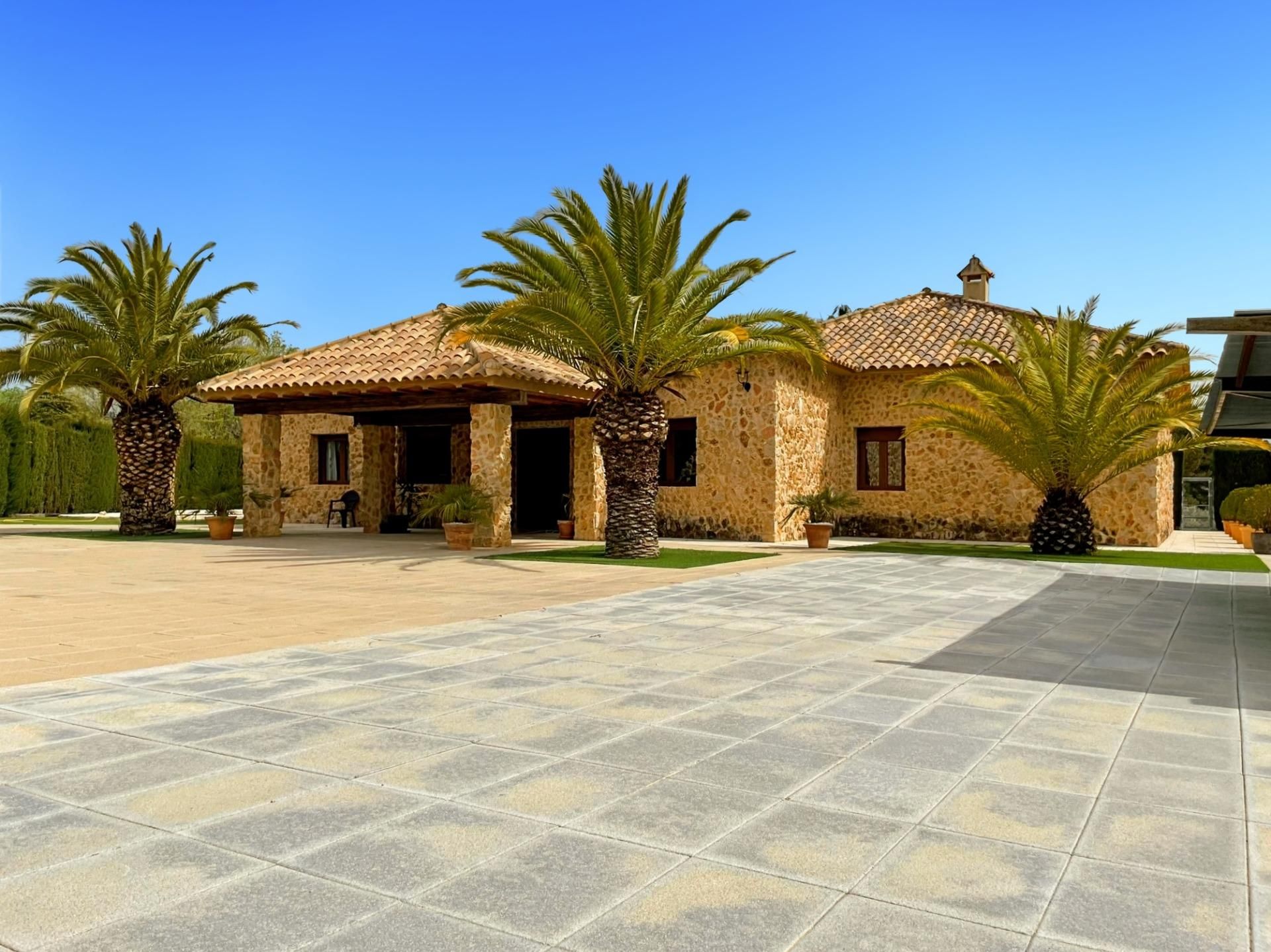 Vista exterior de Casa o xalet de lloguer en Sax amb Aire condicionat, Calefacció i Jardí privat
