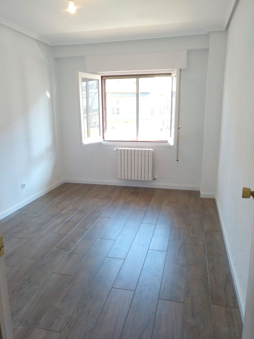 Bedroom of Flat to rent in  Zaragoza Capital  with Heating