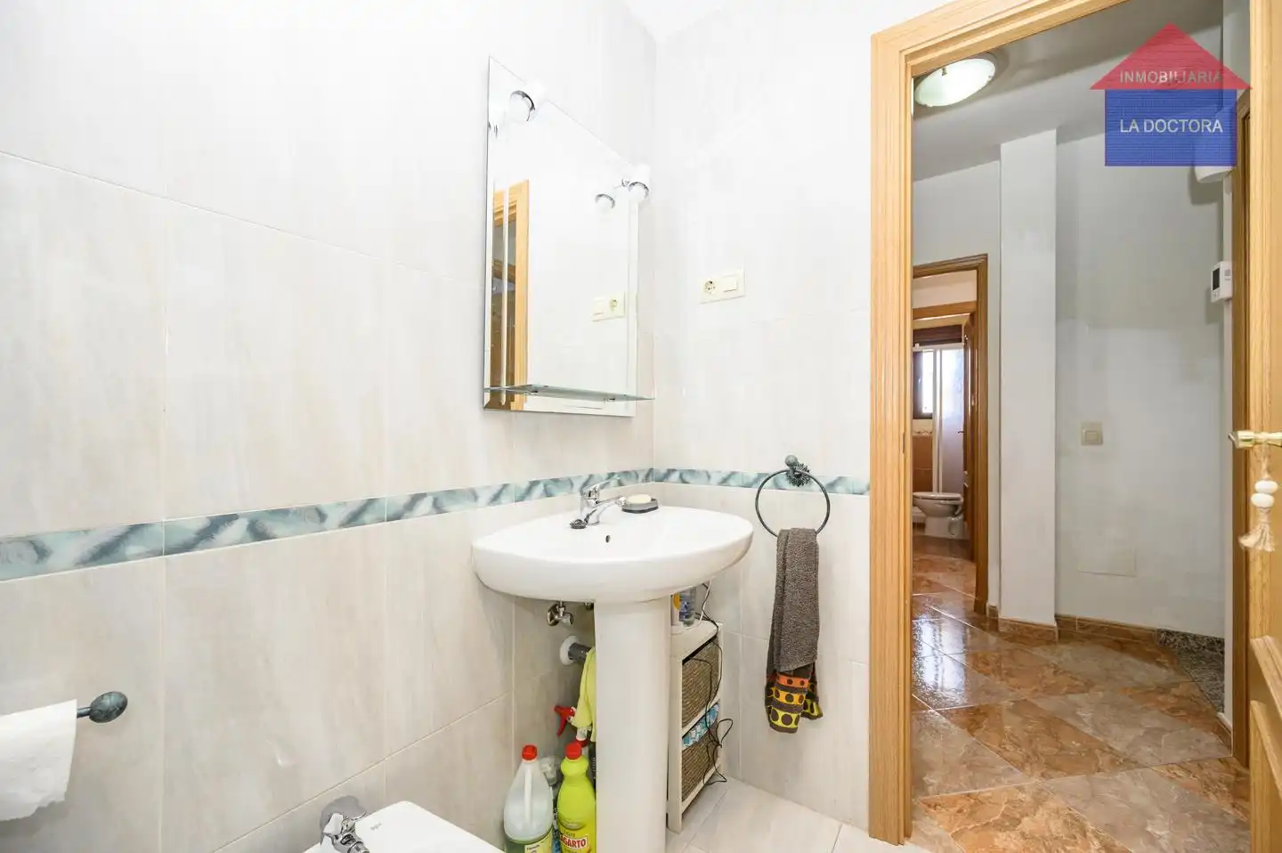 Baño de Piso en venta en Valmojado con Aire acondicionado, Calefacción y Terraza