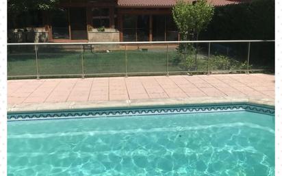 Piscina de Casa o xalet en venda en Laguna de Duero amb Calefacció, Jardí privat i Terrassa