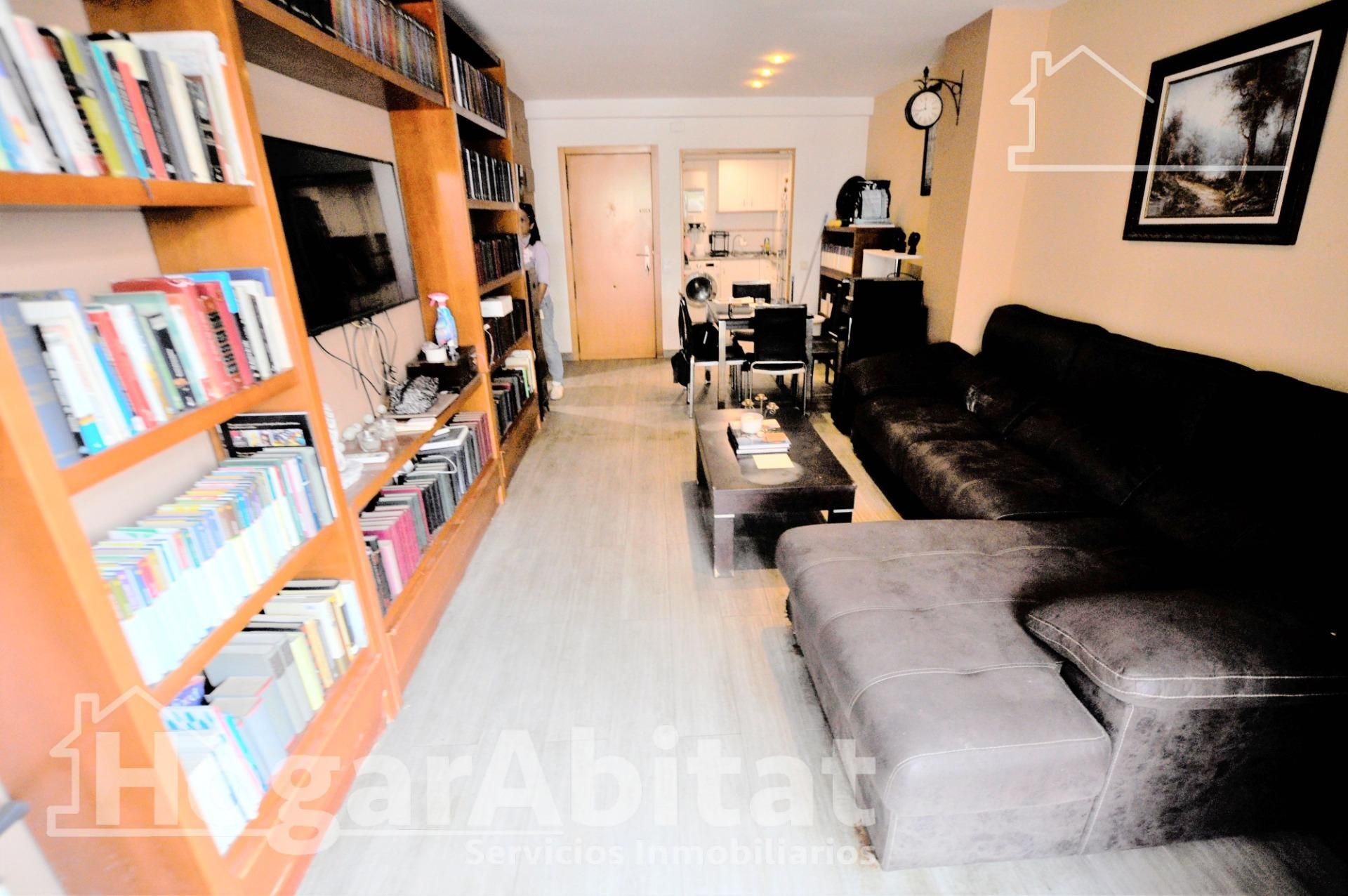 Sala d'estar de Pis en venda en  Valencia Capital amb Aire condicionat i Terrassa