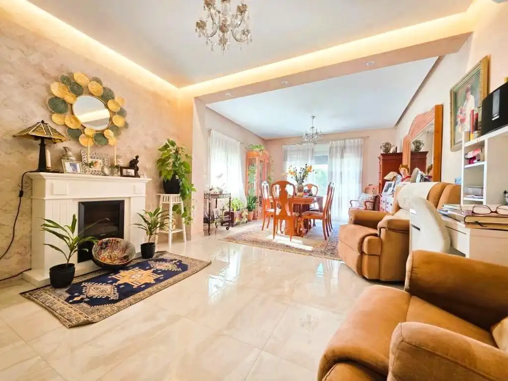 Sala d'estar de Casa o xalet en venda en Málaga amb Aire condicionat, Jardí privat i Terrassa
