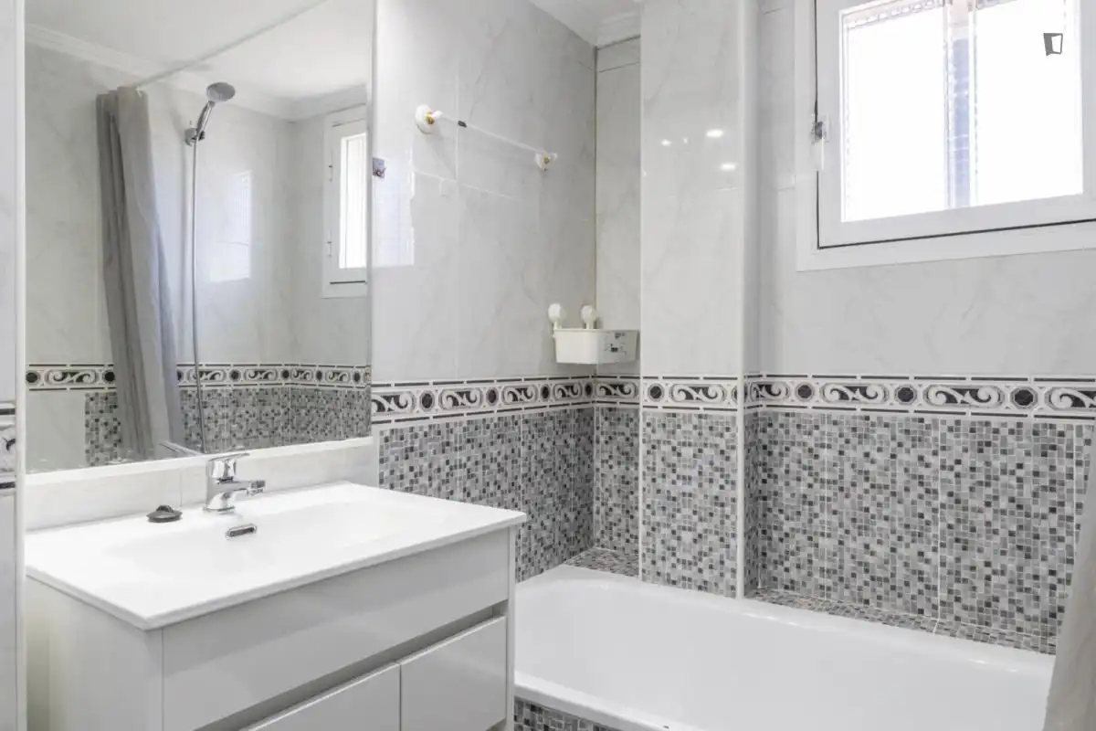 Baño de Apartamento para compartir en Parla con Calefacción, Amueblado y Horno