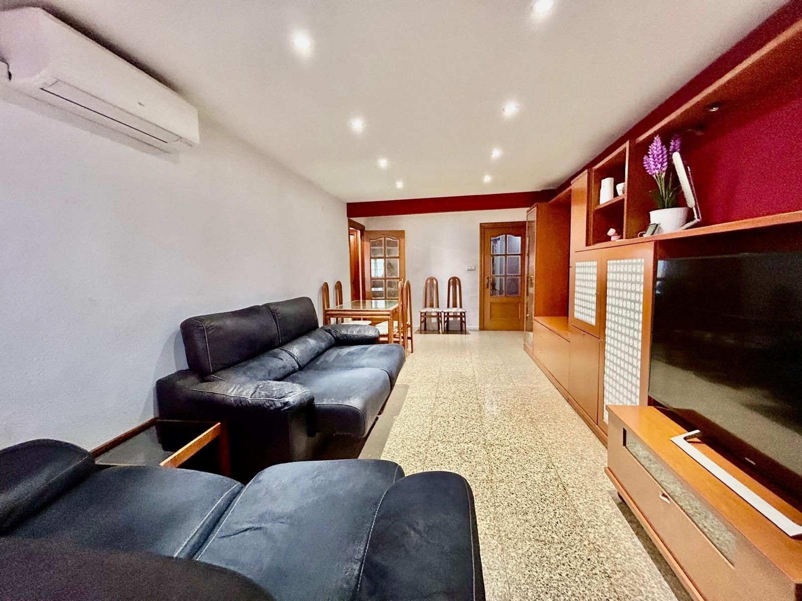 Living room of Flat for sale in  Valencia Capital  with Air Conditioner and Balcony
