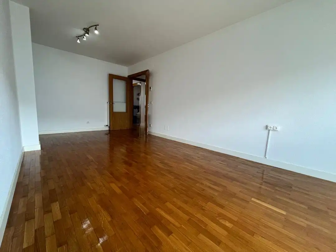 Sala de estar de Piso en venta en  Pamplona / Iruña con Calefacción, Jardín privado y Trastero
