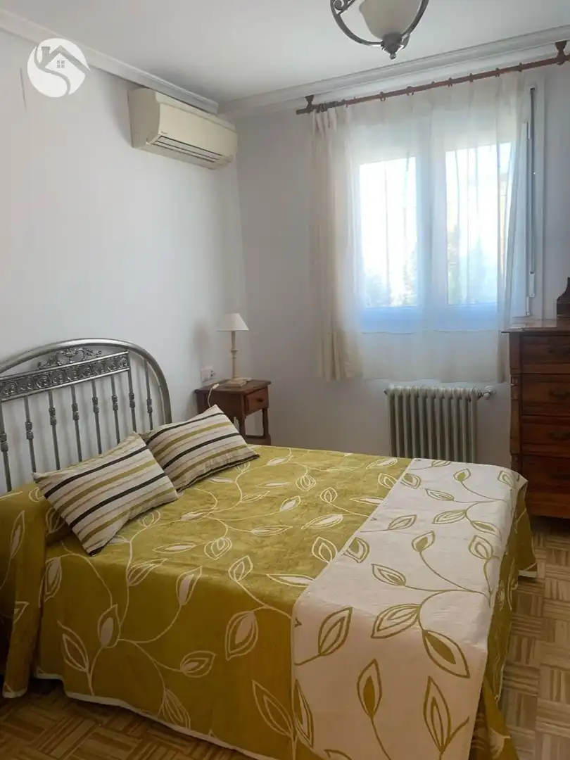 Habitación de Piso de alquiler en Cuenca con Aire acondicionado, Calefacción y Amueblado