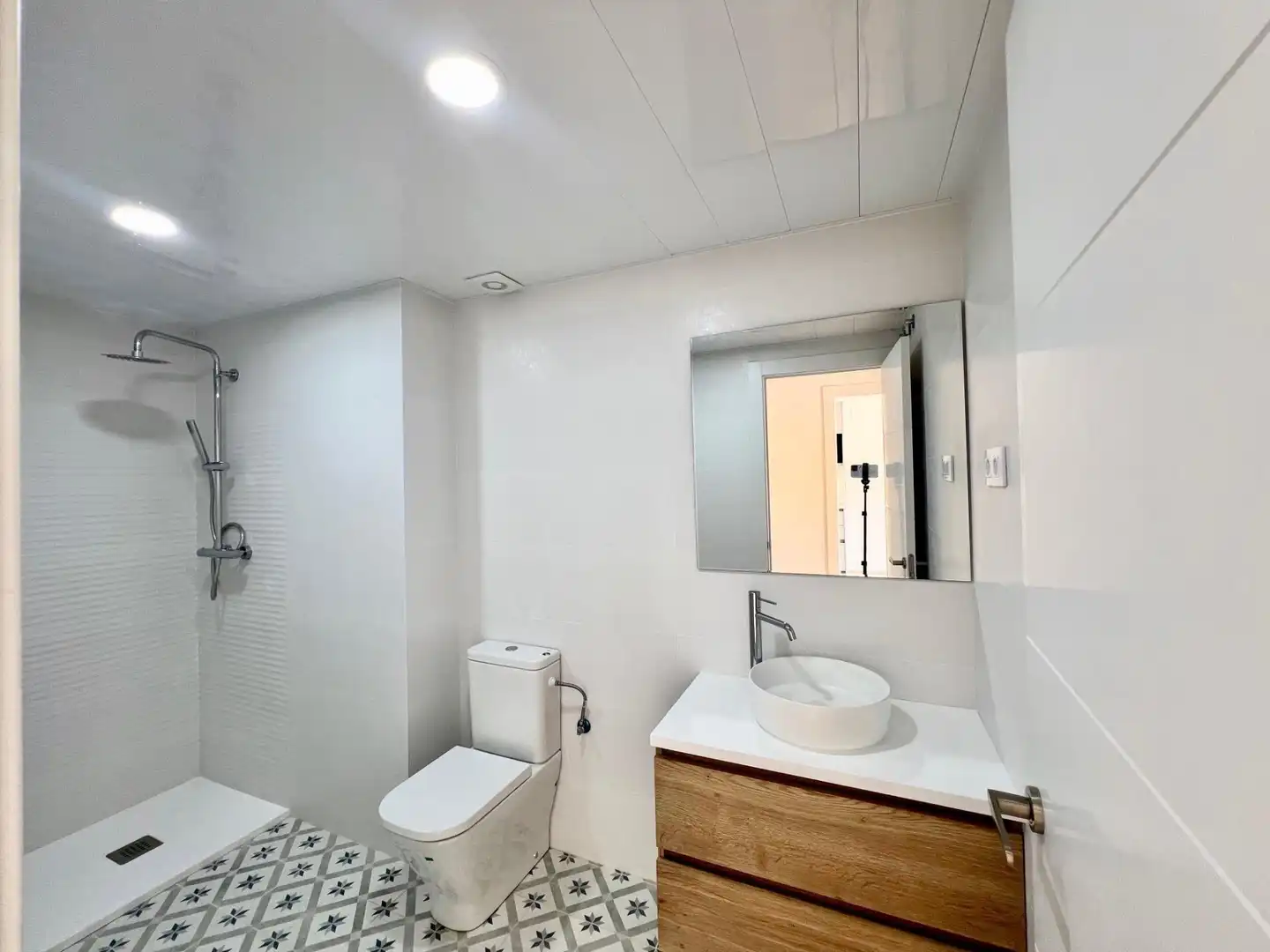 Bathroom of Flat for sale in Sabadell  with Air Conditioner, Heating and Terrace