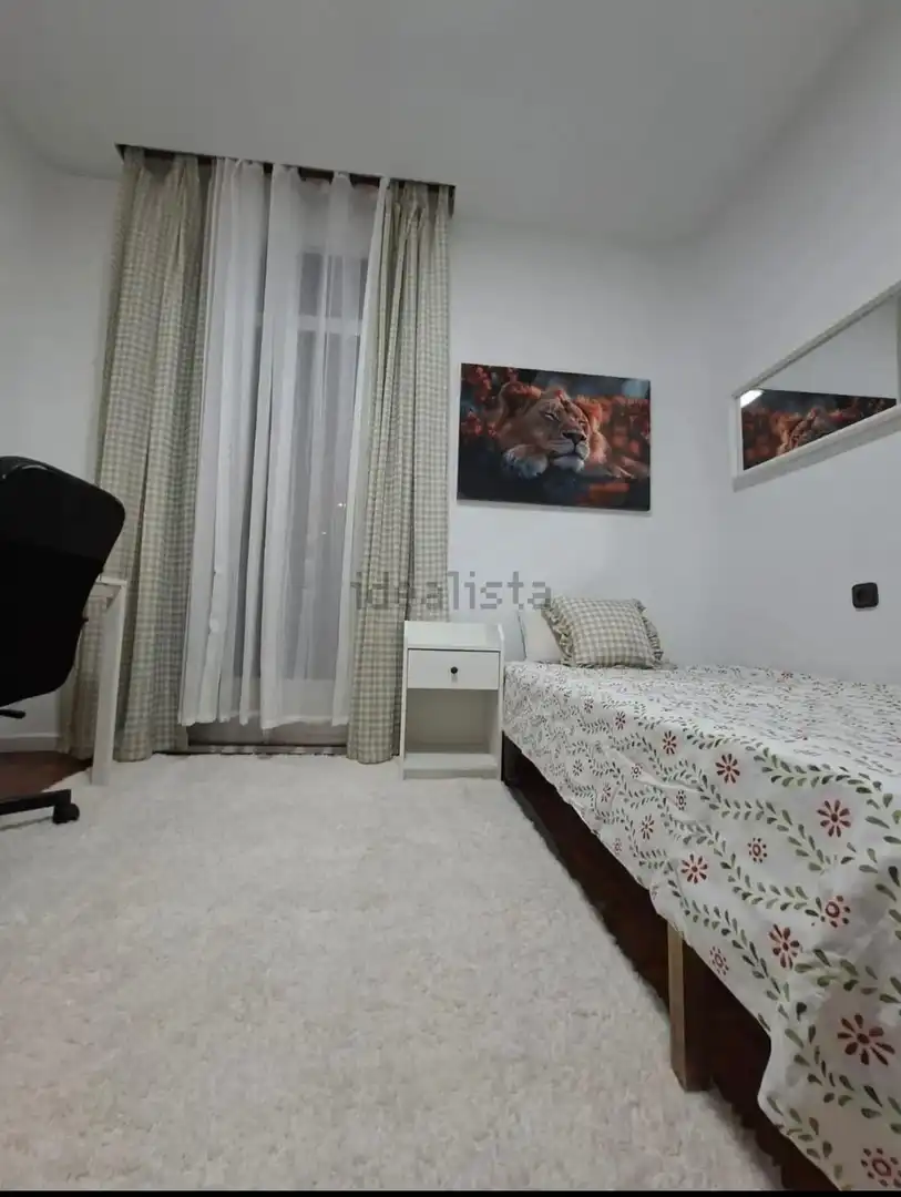Habitación de Piso de alquiler en Madrid con Calefacción, Amueblado y Balcón