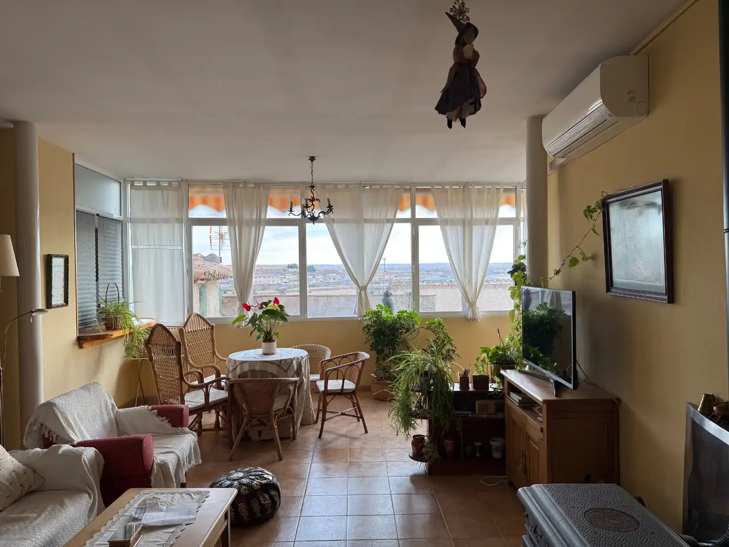 Sala d'estar de Casa o xalet en venda en Calatorao amb Calefacció, Jardí privat i Terrassa