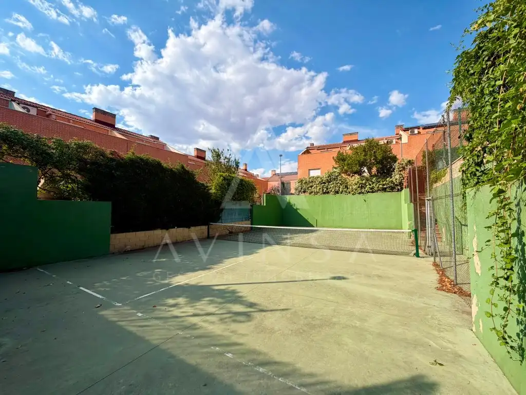 Jardí de Casa o xalet en venda en Guadalajara