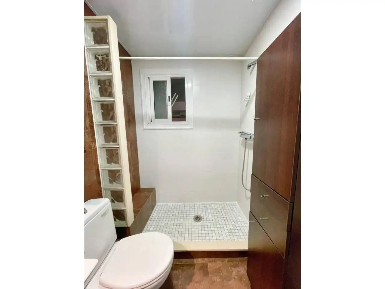 Badezimmer von Wohnung zum Verkauf in Cerdanyola del Vallès mit Heizung, Parkett und Balkon
