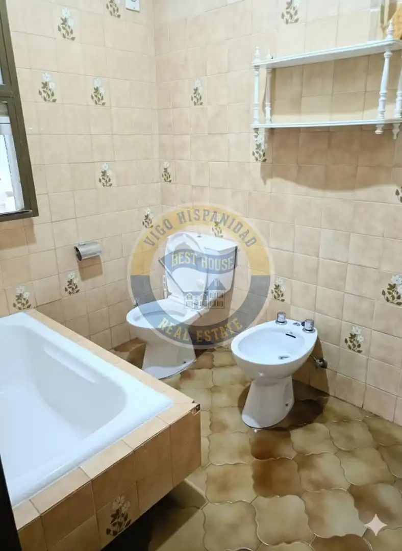 Bany de Casa o xalet en venda en Vigo  amb Terrassa i Moblat