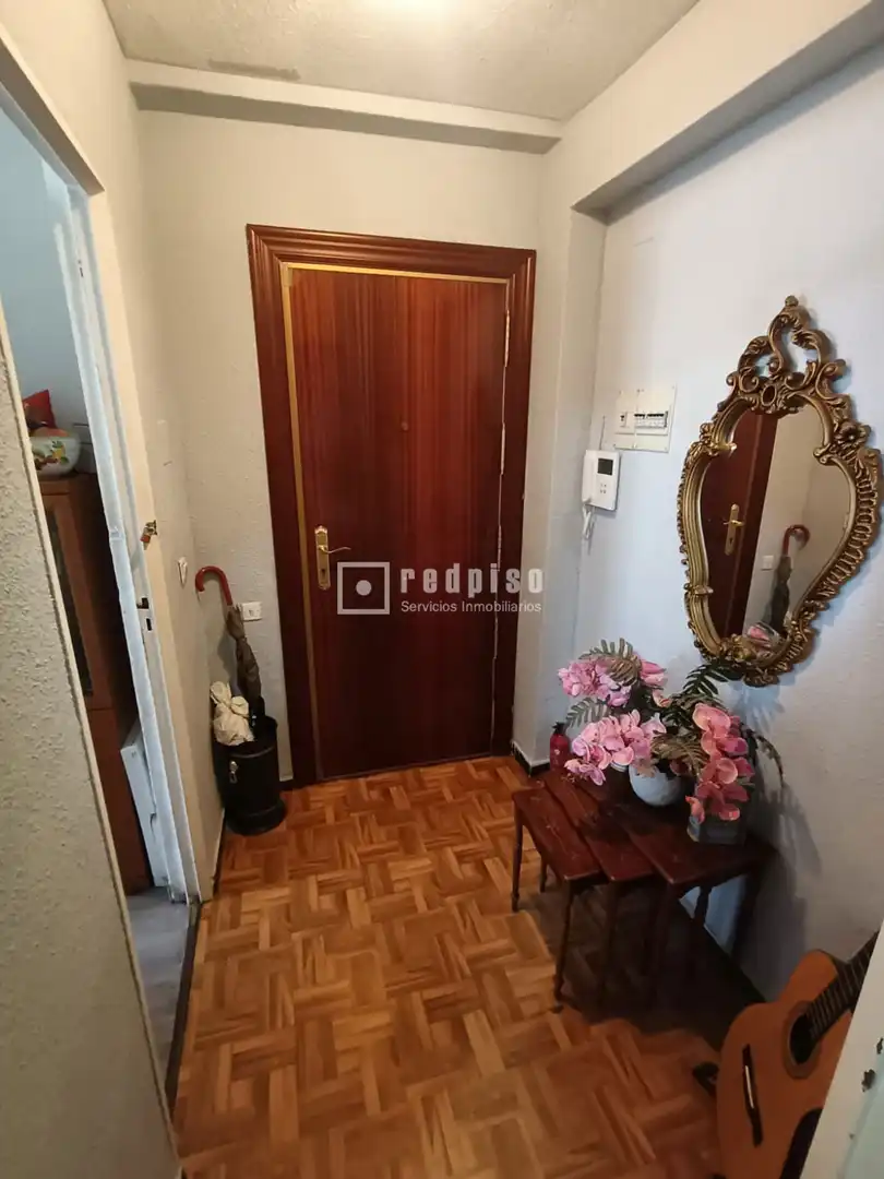 Dormitori de Pis en venda en Madrid amb Calefacció, Terrassa i Moblat