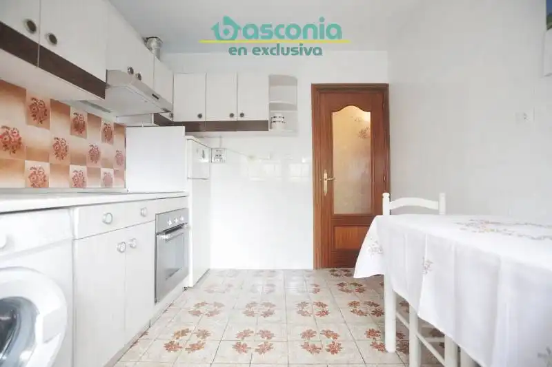 Cuina de Pis en venda en Basauri  amb Calefacció, Terrassa i Moblat