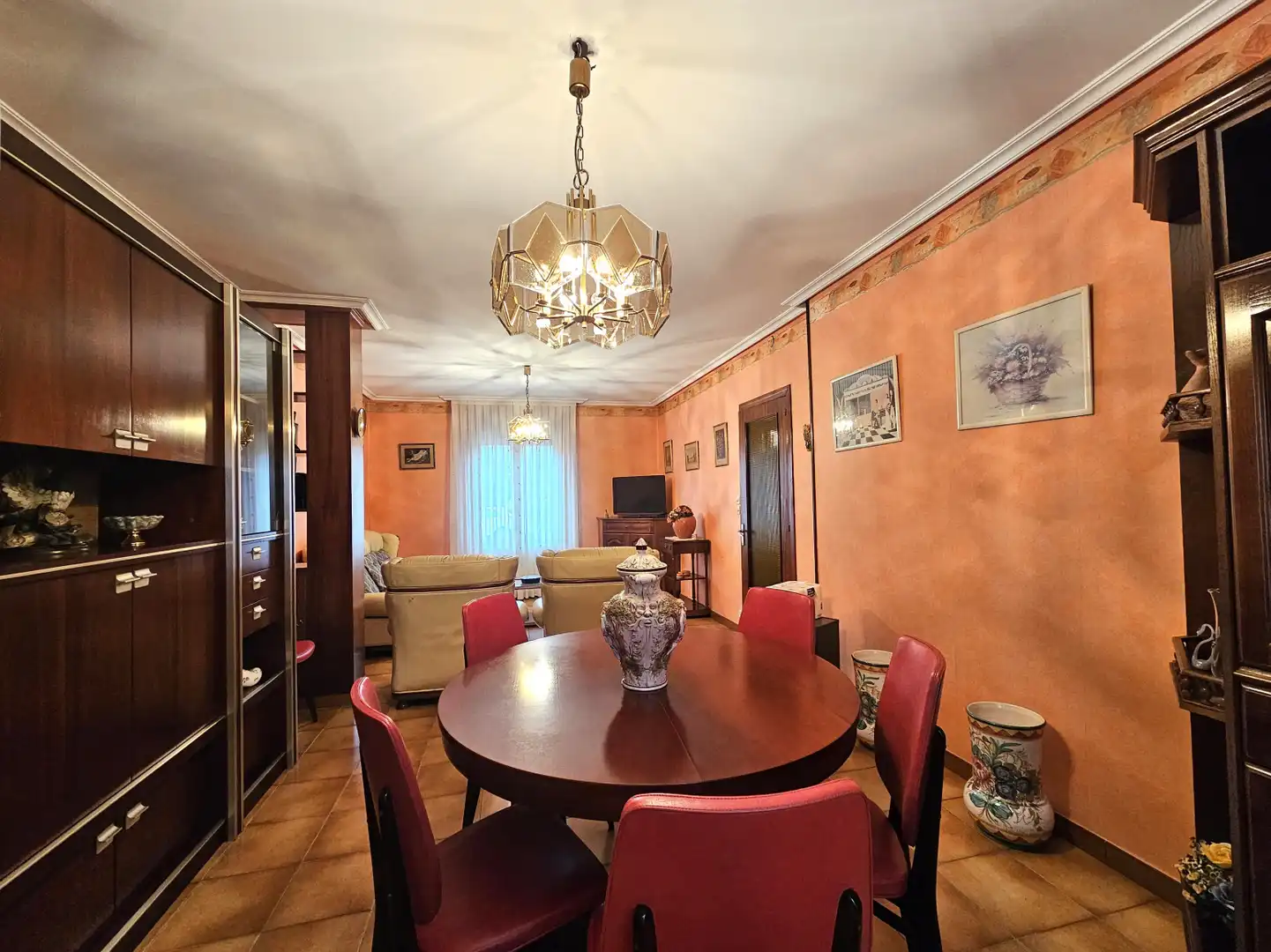 Comedor de Casa adosada de alquiler en Bimenes con Calefacción, Trastero y Amueblado