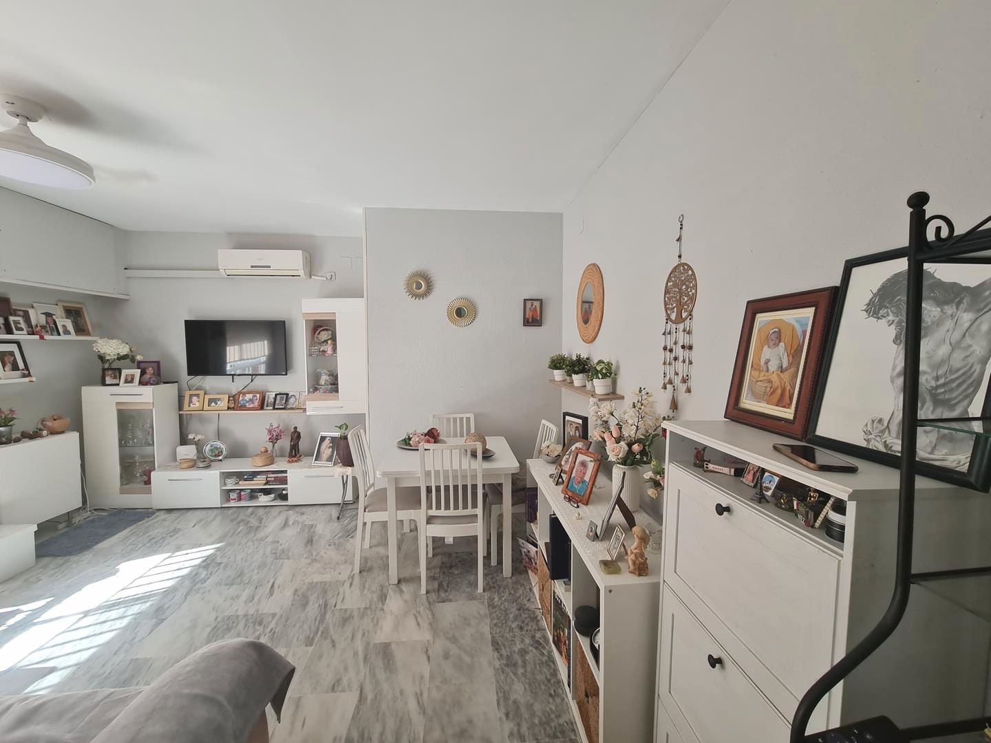 Living room of Flat for sale in  Sevilla Capital  with Air Conditioner