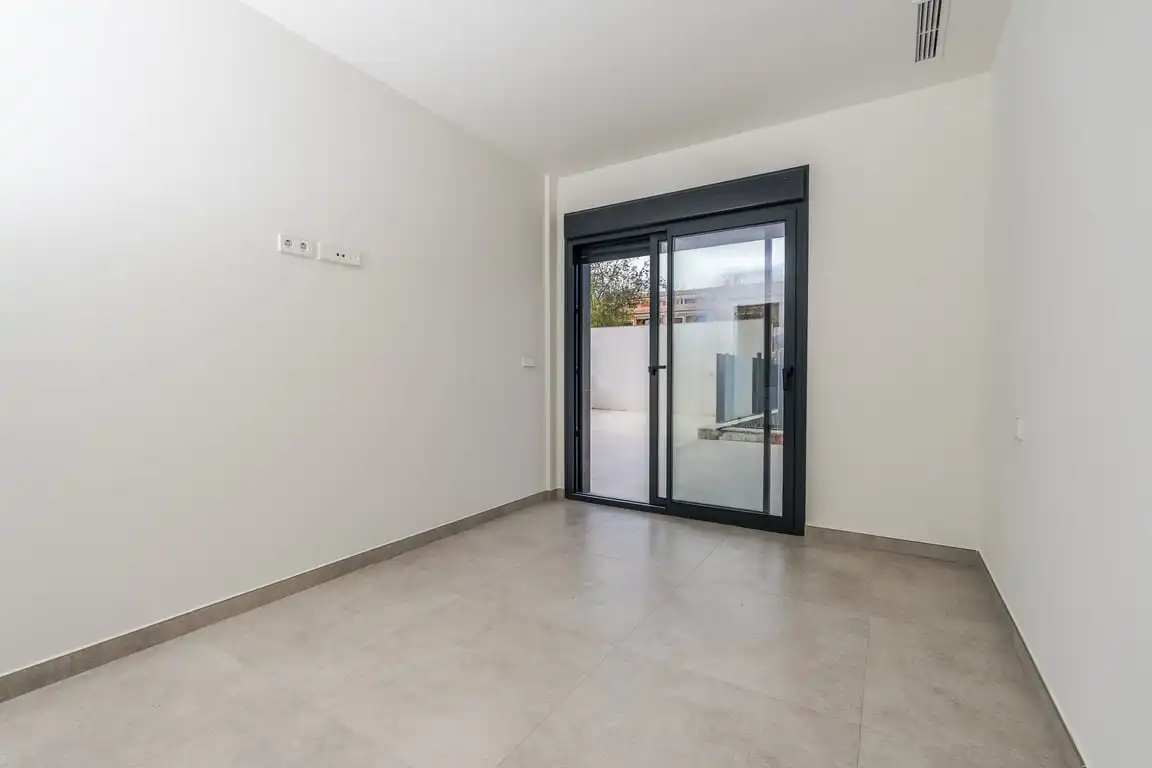 Wohnung zum Verkauf in Jávea / Xàbia mit Klimaanlage, Privatgarten und Abstellraum