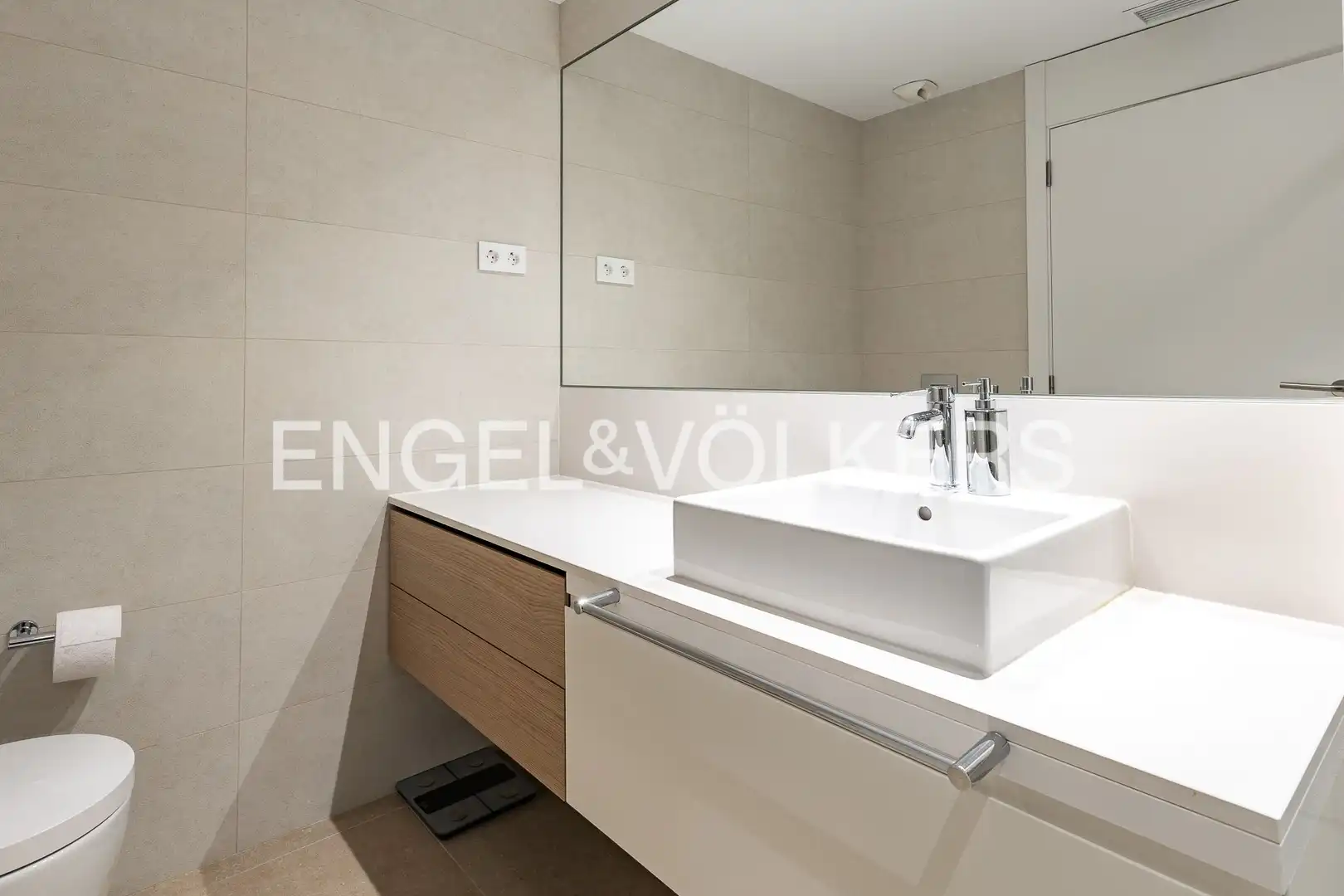 Baño de Piso de alquiler en Barcelona con Aire acondicionado, Calefacción y Parquet