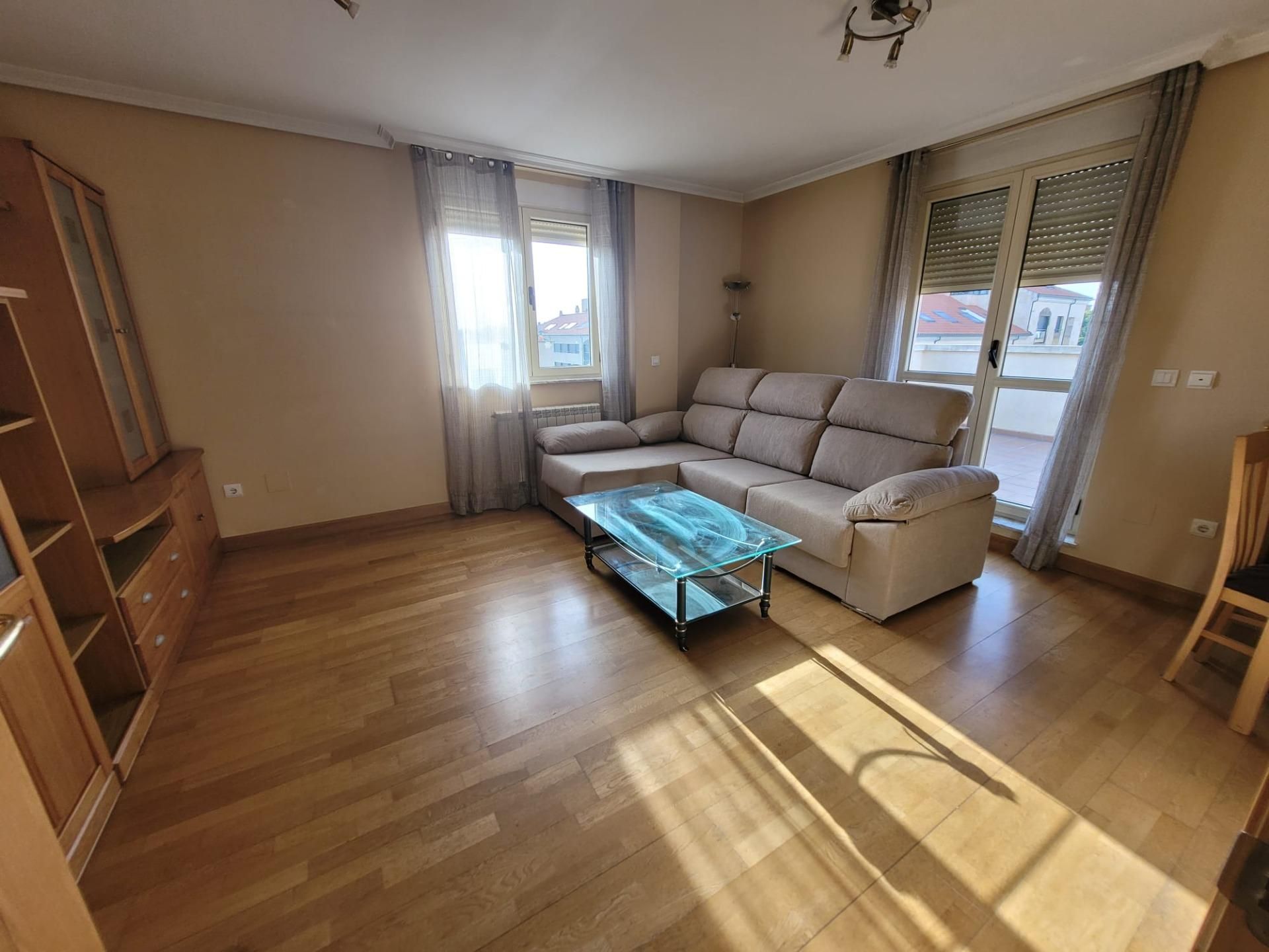 Sala d'estar de Àtic de lloguer en Salamanca Capital amb Calefacció i Terrassa
