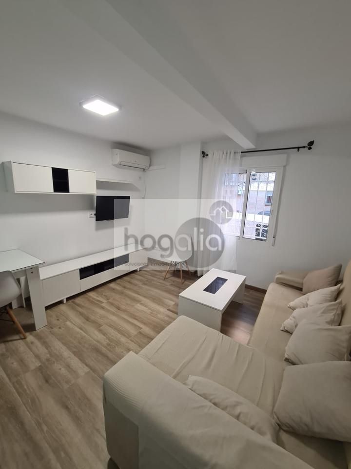 Sala d'estar de Pis de lloguer en  Sevilla Capital amb Aire condicionat i Moblat