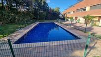 Piscina de Casa adosada en venda en Canovelles amb Aire condicionat, Calefacció i Jardí privat