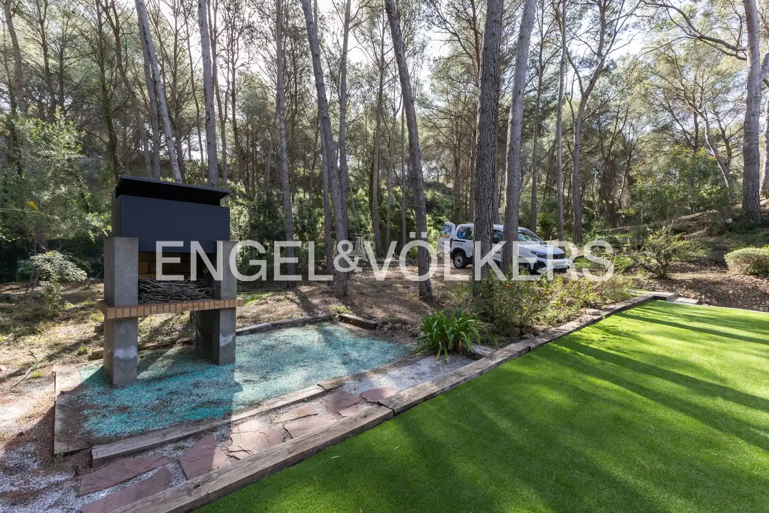 Houses for sale in Gilet  with Air Conditioner, Heating and Private garden