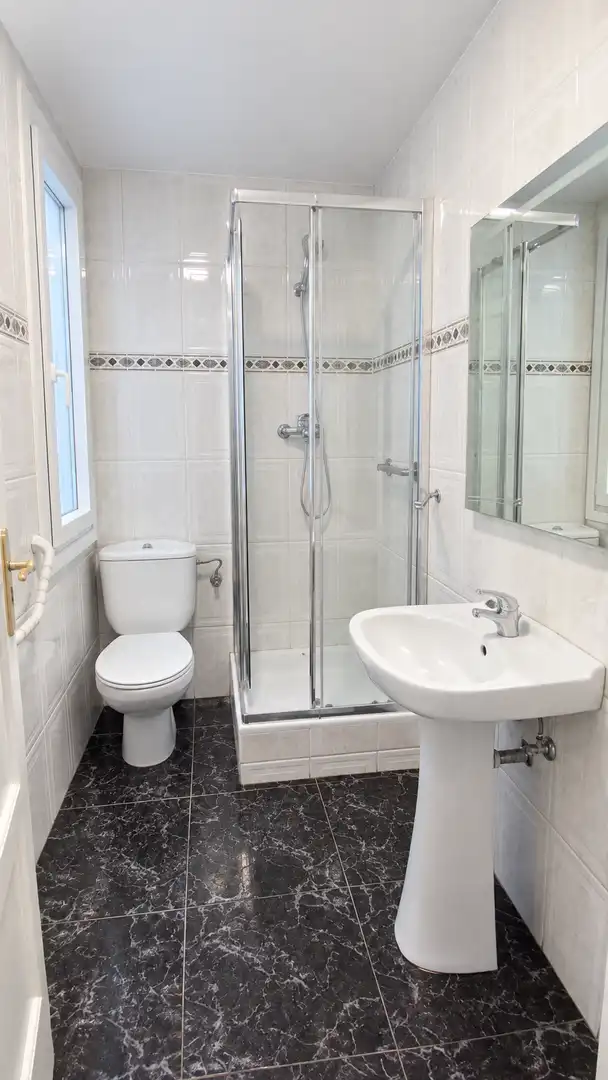 Badezimmer von Wohnung zum Verkauf in Bilbao  mit Heizung