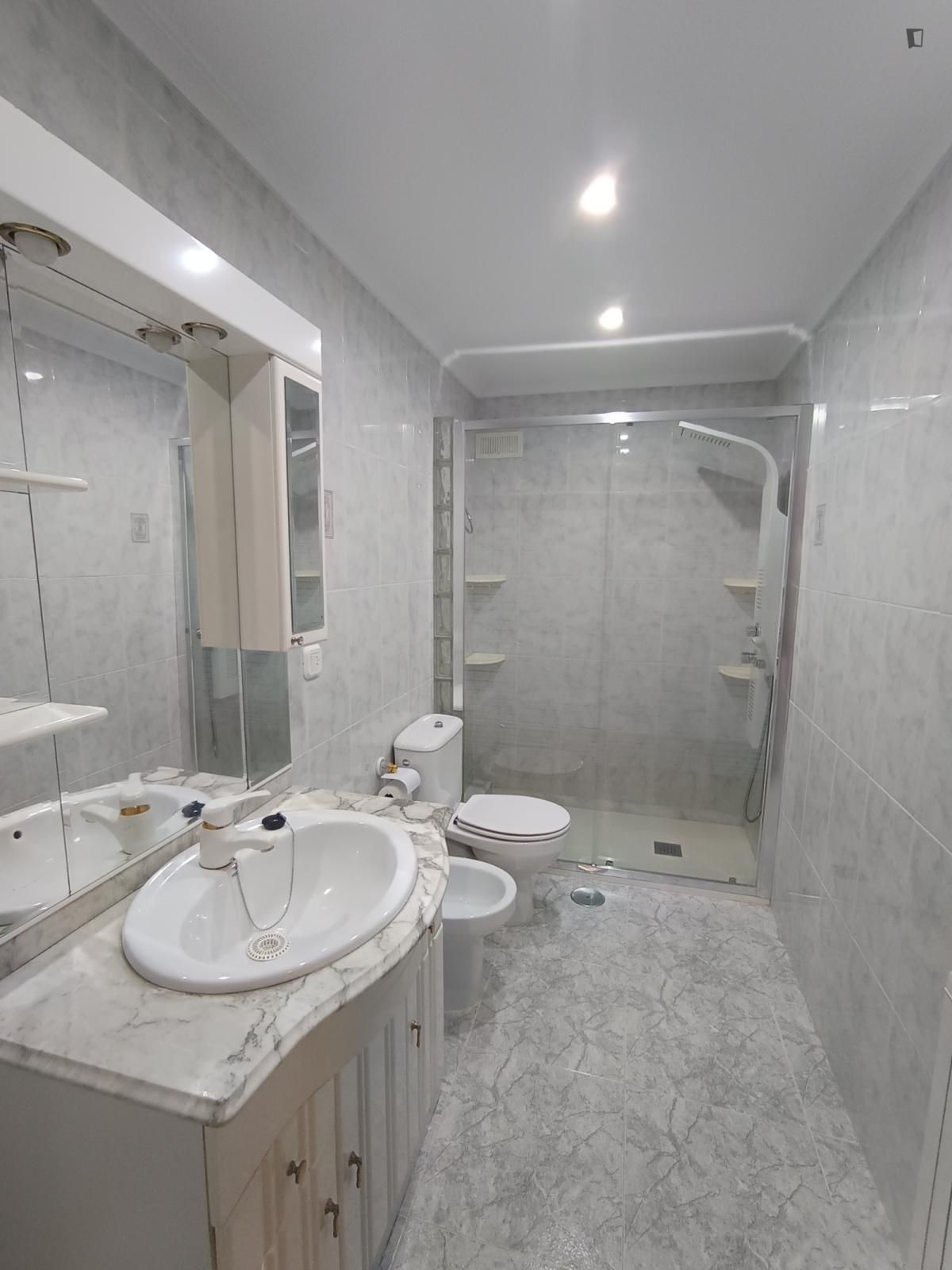 Bathroom of Apartment to rent in Salamanca Capital  with Furnished, Oven and Washing machine